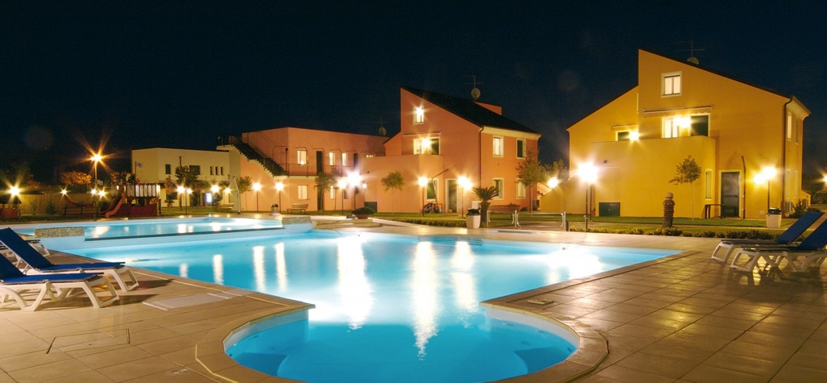 Relax in Borgomare: Swimming pool and Wellness